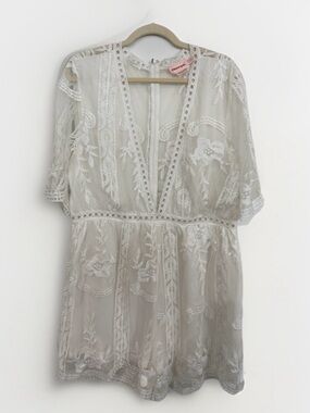 ✨ Showpo White Embroidered Lace Plunge Romper Playsuit ✨